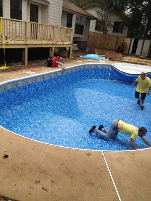 pool cleaning service