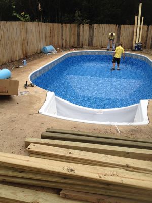 bluewater bay pool cleaning service